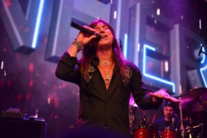 Adrián Barilari repasa grandes clásicos con “Canciones doradas”