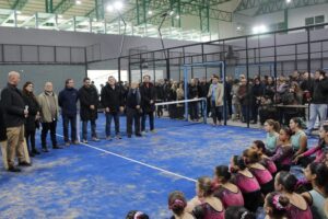 Con destacadas presencias de políticos y empresarios, Once Unidos inauguró un nuevo polideportivo