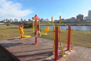 Instalaron dos nuevas plazas saludables en Punta Mogotes