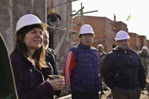 Raverta recorrió la construcción de viviendas en el barrio El Martillo