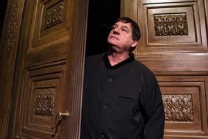 Julio Chávez llega a la ciudad con la gira despedida de “Yo soy mi propia mujer”