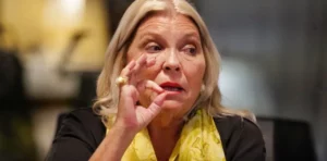 Carrió renunció a su candidatura molesta por los gestos de Macri a Milei
