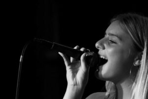 Cande Salinas y la “Lucho Band” actuarán en Chauvin Soundroom