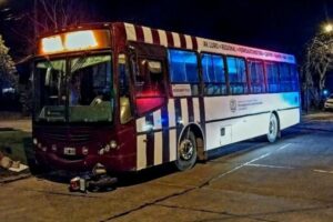 Un colectivo de la línea 511 atropelló a una motociclista