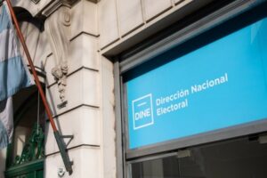 Los primeros números de las elecciones estarían recién a partir de las 22:00