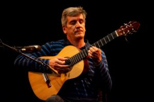 Nahuel Campos y Ernesto Méndez se presentan en el ciclo de guitarras “Sonando al este”