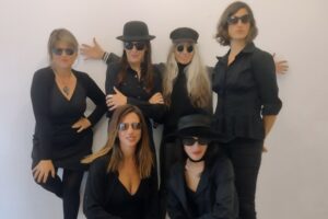 La banda “Humo brujo” se presenta con su set de canciones latinoamericanas