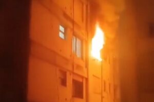 Se recuperan las personas rescatadas del incendio de un edificio en el macrocentro