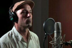 El cantante Santiago Muñiz llegará a la ciudad con los “spinettangos”