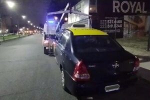 Taxista atropelló y lesionó a una mujer: Dio positivo en la alcoholemia