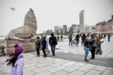 Caen las reservas en la ciudad para el fin de semana largo y se espera la mitad de gente que el año pasado.