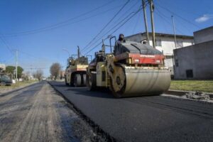 Vialidad realiza obras de repavimentación en cuatro barrios en simultáneo
