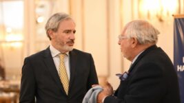 Los enviados de Milei a Wall Street prometieron que Macri garantiza el Congreso y Moyano la calle