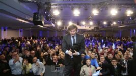 Milei se lució en el acto que le armó el sindicalista Luis Barrionuevo