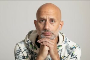 Martín Pugliese traerá su nuevo espectáculo de stand up “Vienen con alegría”