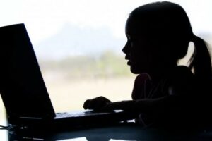 Redes sociales y adolescencias: “Lo que pasa en lo virtual se manifiesta en el cuerpo”