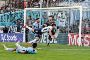 Alvarado perdió un partido increíble sobre el final