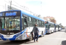Empresarios de colectivos presionan con «paralizar» el servicio en el interior