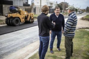 Se completan obras de cordón cuneta y pavimento en el barrio Estrada