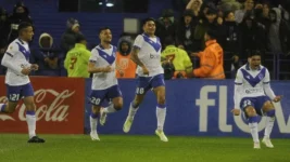 Velez bloqueó a River que cayó sin atenuantes