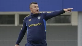 Sorpresa en la práctica de Boca: Almirón probó un doble nueve y con Barco adentro