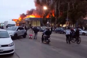Incendio en Juan B. Justo: Las imágenes más espectaculares que invadieron las redes