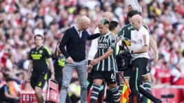 Alarma en la Selección Argentina: Lisandro Martínez salió lesionado en la derrota del Manchester United