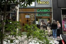 El dólar blue saltó a $945 y en un día subió lo mismo que en todo septiembre