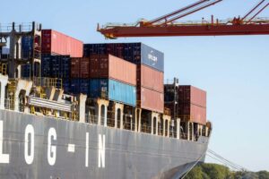 Masivo cambio de importadores a yuanes tras la activación del swap con China.