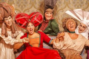 Historia e irreverencia con la obra “Damas bravas”