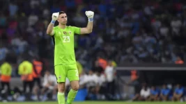 Dibu Martínez podría romper un récord histórico en la Selección Argentina ante Paraguay