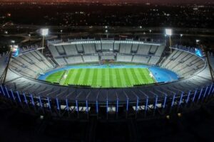 Polémica en las redes: La AFA evalúa el cambio de escenario para que la Selección argentina enfrente a Uruguay en noviembre