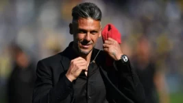 Martín Demichelis se retiró sin hablar y con un corte de La Bombonera tras el Superclásico