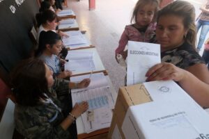 Cerraron los comicios con el voto de al menos el 74% de los empadronados.