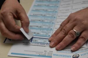 La participación superó la de las PASO, pero fue la más baja para una presidencial desde 1983