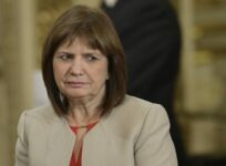 Mientras el dólar paralelo supera los $ 1.000, Bullrich llama “pirómano” a Massa