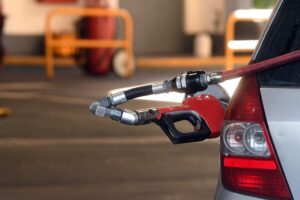 Cómo es la estrategia con las petroleras para importar combustible lo antes posible