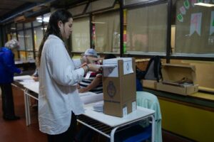 A dos horas del cierre de los comicios, ya votó el 59% del padrón electoral
