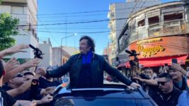 Voto fernet: Milei bailó un tema de Rodrigo porque Massa lo acusó de odiar el cuarteto