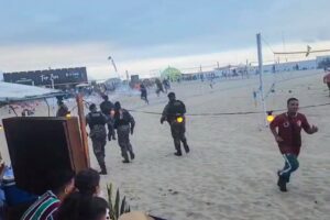 Hinchas de Fluminense atacaron a los de Boca en Copacabana.