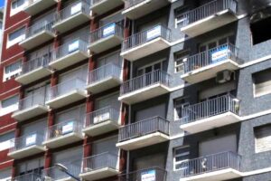 Contrapunto de inquilinos e inmobiliarias sobre la derogación de la ley de alquileres