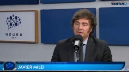 Milei dijo que no puede modificar la coparticipación “porque está definida por ley” y que se instaló “una mentira”