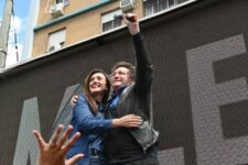 Milei: en el Conurbano, sin motosierras y bajo la consigna del “Sí, se puede”