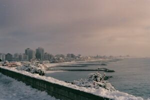 Aparecieron fotos inéditas de la nevada en Mar del Plata de 1991.
