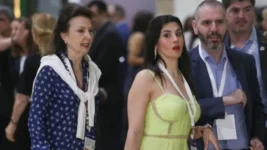 Risas, cánticos y dirigentes escondidos: lo que no se vio del debate presidencial