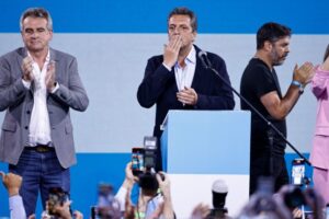 Sergio Massa reconoció la derrota y felicitó a Javier Milei