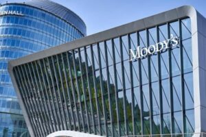 Un ajuste es inevitable y las elecciones definirán cuán rápido y a fondo será, según Moody´s