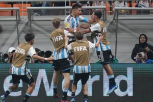 Argentina goleó a Brasil con un «Diablito» Echeverri en llamas y es semifinalista del Mundial Sub 17