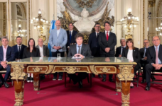 Llegó el DNU: las 30 medidas salientes de las “Bases para la Reconstrucción de la Economía Argentina” de Javier Milei