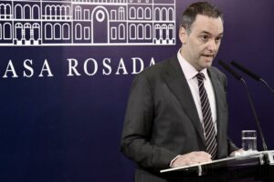 El Gobierno anunció que la reducción de subsidios a servicios y transporte regirá desde el 1 de enero